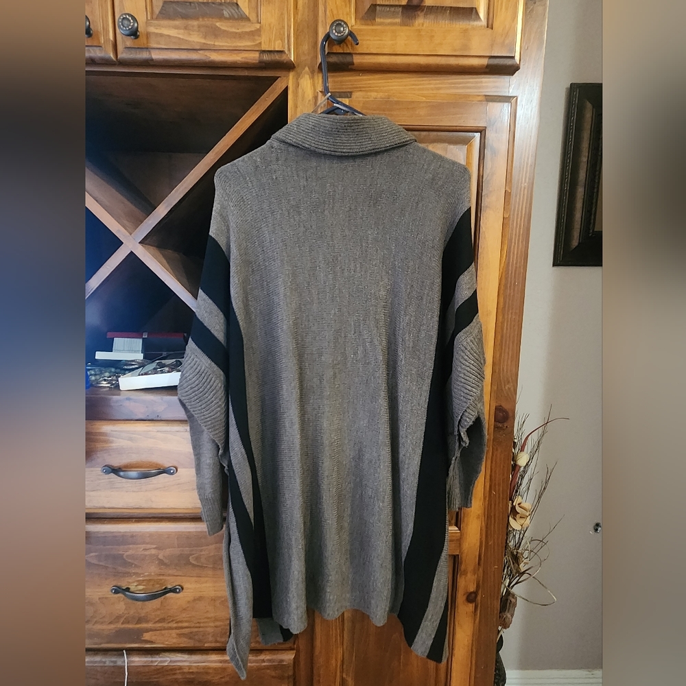 Sweater - Picture 2 of 3